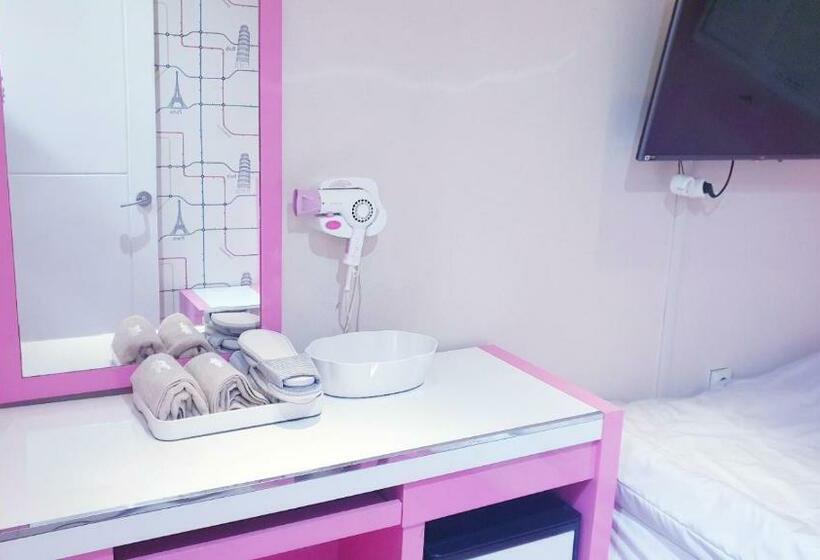 اتاق استاندارد یک نفره, Oppa Hostel Sinchon Hongdae