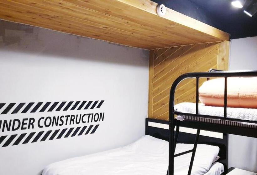 تختخواب در اتاق مشترک, Oppa Hostel Sinchon Hongdae