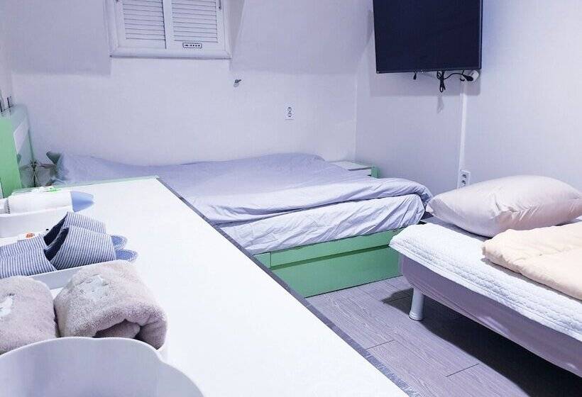 اتاق استاندارد سه نفره, Oppa Hostel Sinchon Hongdae