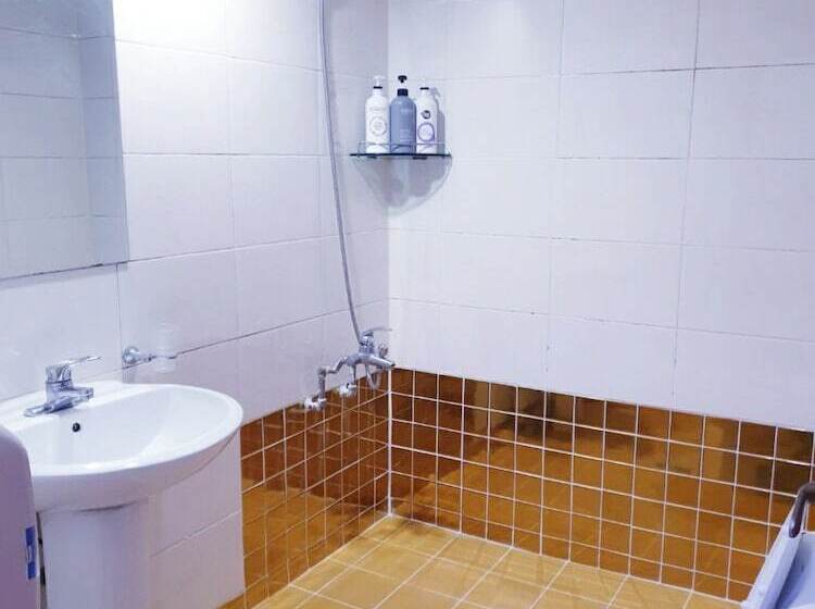 اتاق استاندارد سه نفره, Oppa Hostel Sinchon Hongdae