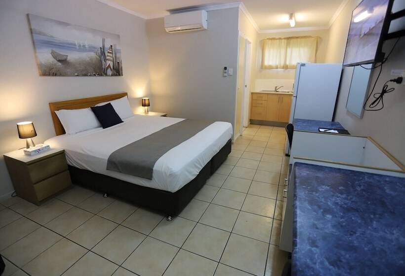 Студия Deluxe, Tropic Coast Motel