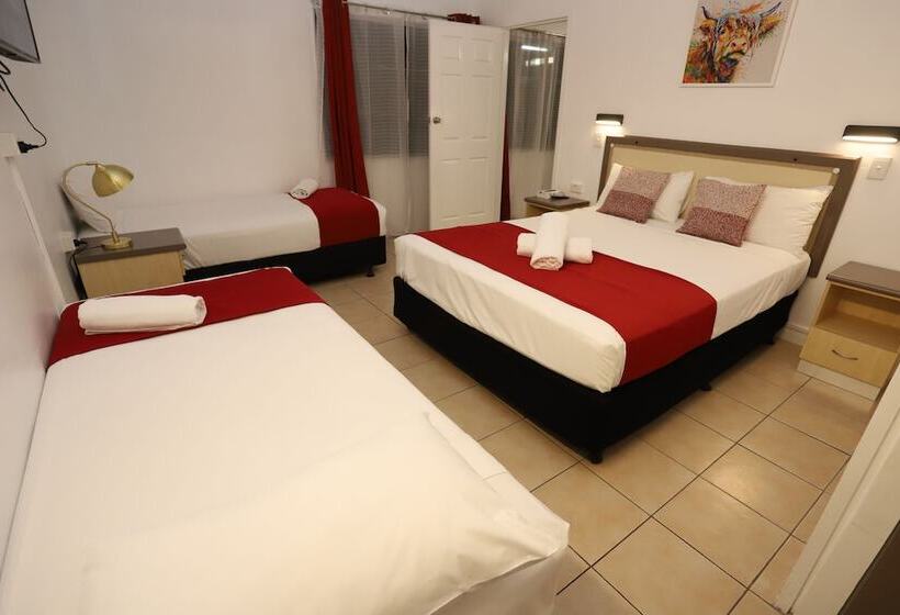 Семейный Номер, Tropic Coast Motel