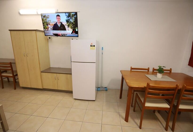 Семейный Номер, Tropic Coast Motel