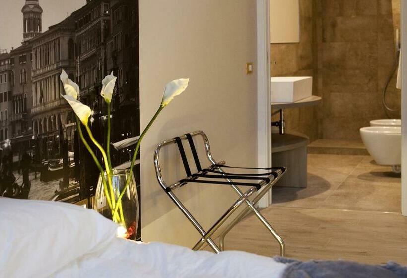 اتاق استاندارد با بالکن, Seven Rooms Milano