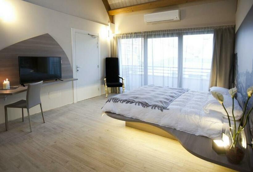 اتاق استاندارد با بالکن, Seven Rooms Milano
