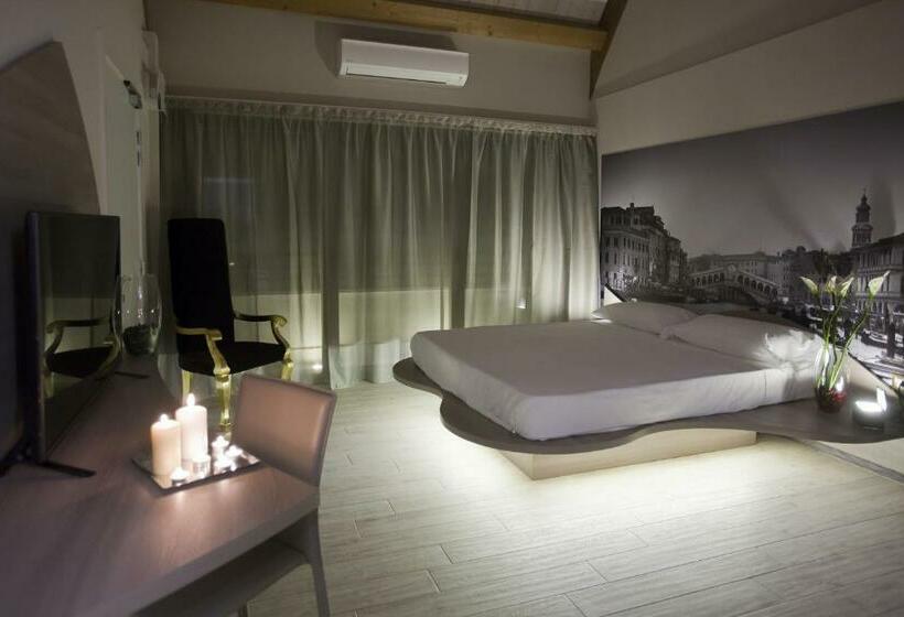 اتاق استاندارد با بالکن, Seven Rooms Milano