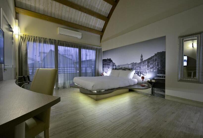 اتاق استاندارد با بالکن, Seven Rooms Milano
