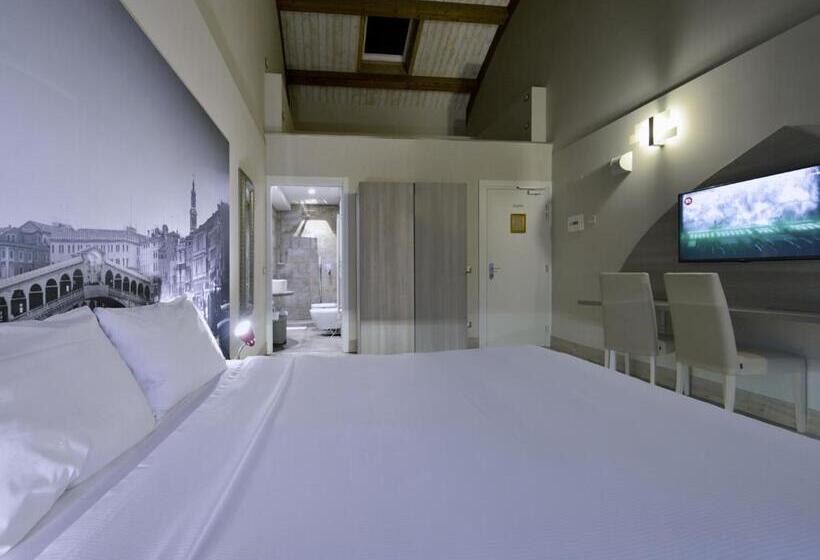 اتاق استاندارد با بالکن, Seven Rooms Milano