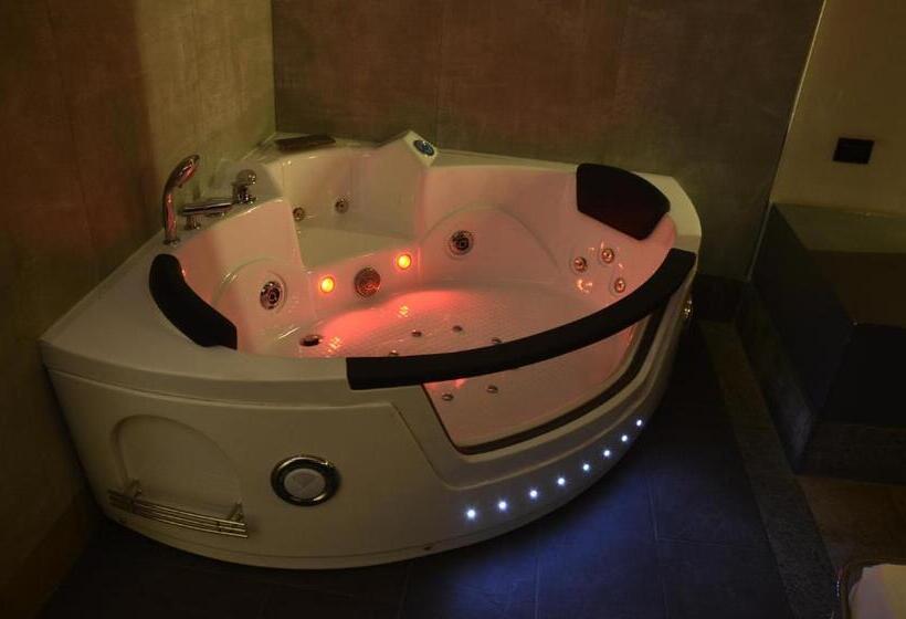 اتاق استاندارد با تخت بزرگ, Seven Rooms Milano