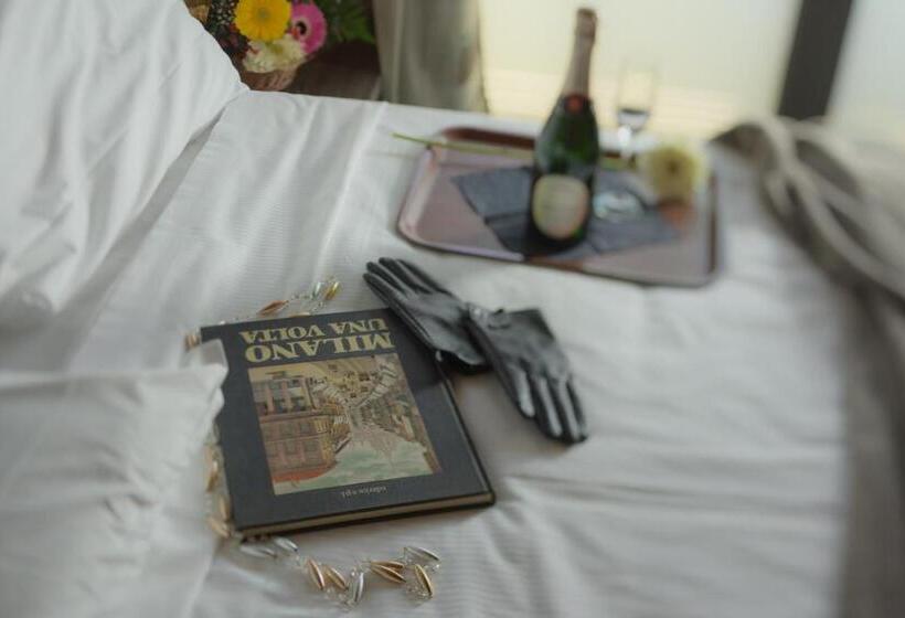 اتاق استاندارد با تخت بزرگ, Seven Rooms Milano