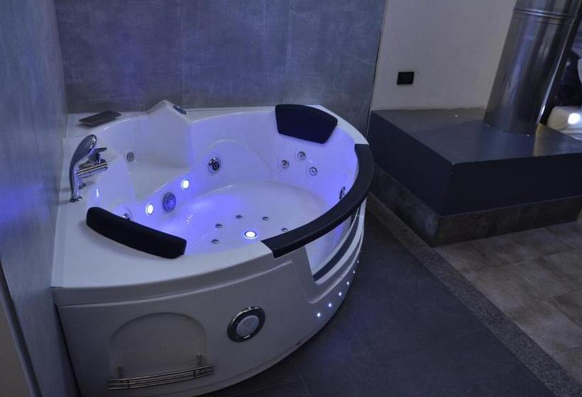 اتاق استاندارد با تخت بزرگ, Seven Rooms Milano
