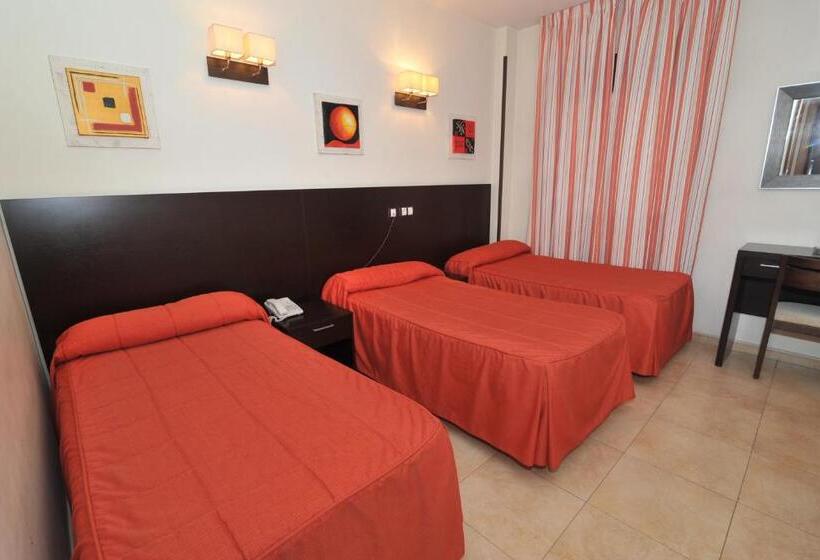 Номер Стандарт Трехместный, Hostal Goyma Iii