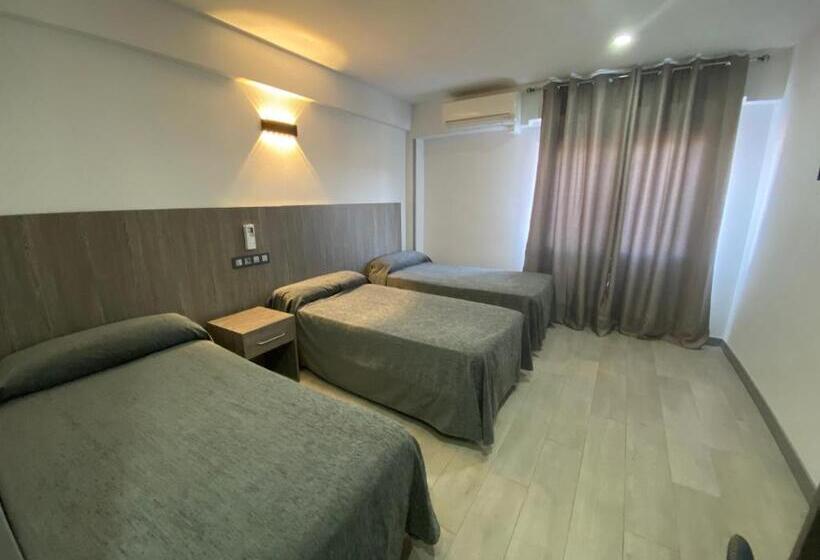 Номер Стандарт Трехместный, Hostal Goyma Iii