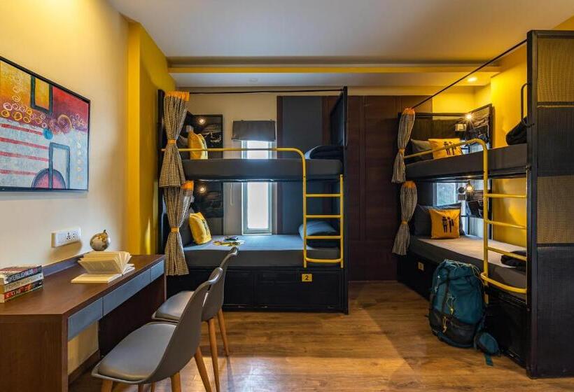 共用房间的床, The Hosteller Bangalore, Brigade Road
