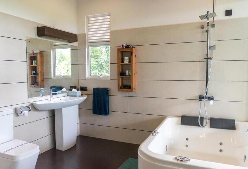 سوئیت پرزیدنت, Nice Place Resort