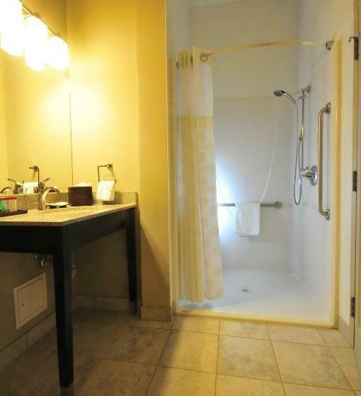 장애인을 위한 킹사이즈 침대 스탠다드 룸, Ramada By Wyndham Emerald Park/regina East