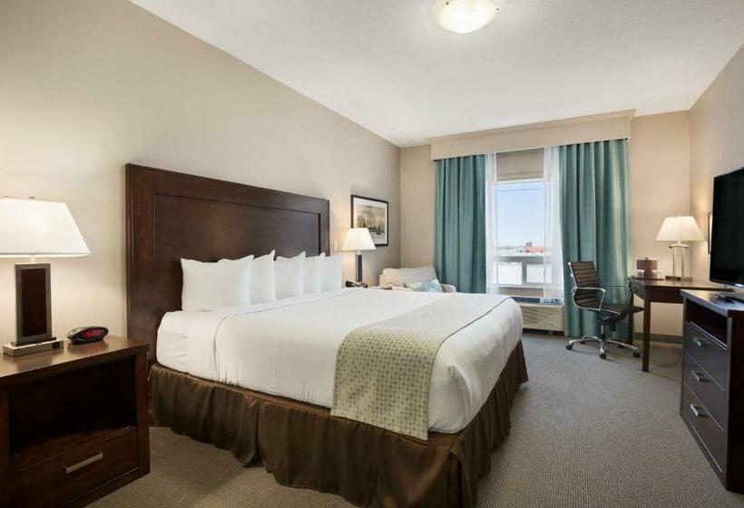 스위트 킹사이즈 침대, Ramada By Wyndham Emerald Park/regina East
