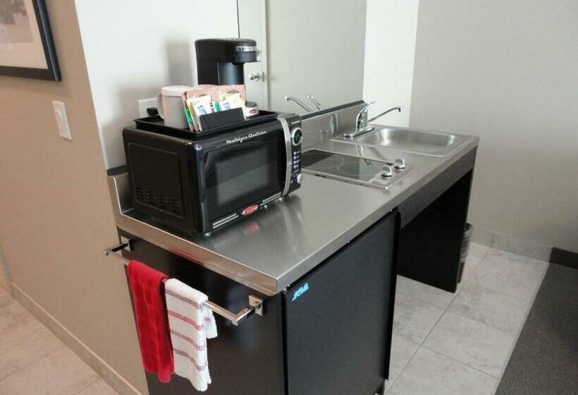 침실 2개 스위트, Ramada By Wyndham Emerald Park/regina East