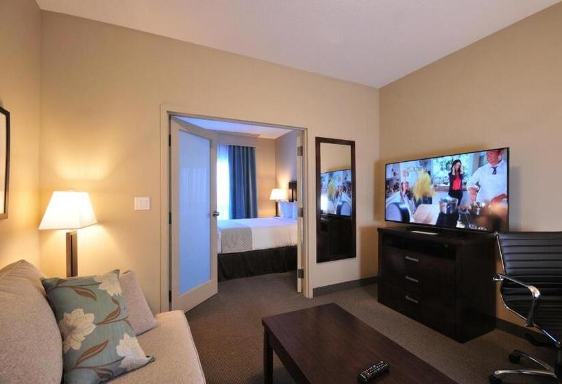 Люкс, Ramada By Wyndham Emerald Park/regina East