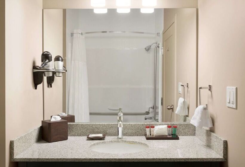 Люкс, Ramada By Wyndham Emerald Park/regina East