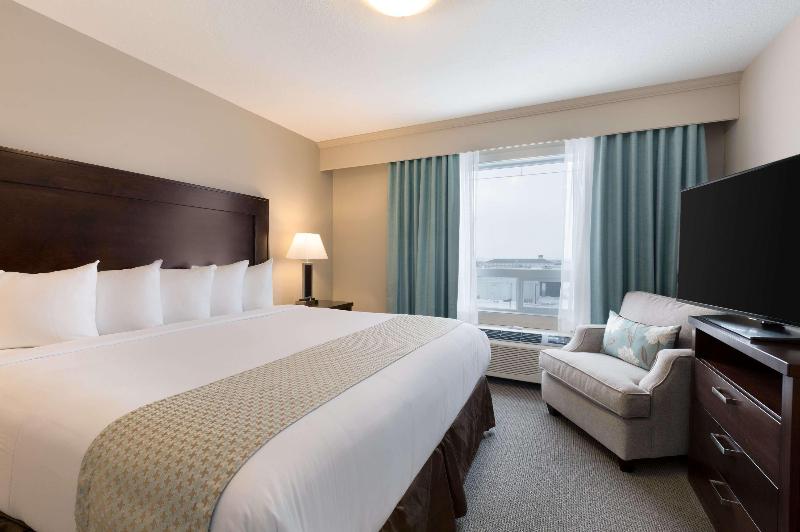 스탠다드 룸 킹사이즈 침대, Ramada By Wyndham Emerald Park/regina East