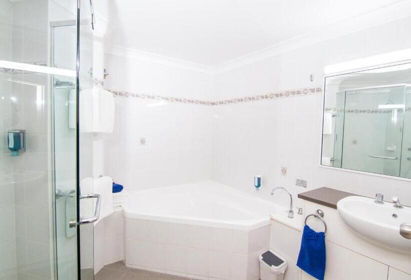 キングサイズベッドのスイートルーム, Dubbo Rsl Club Motel
