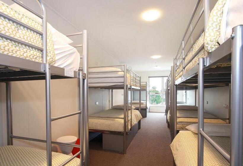 Кровать в Общей Комнате, The Island Accommodation