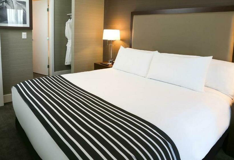 Президентский Люкс, Sandman Hotel Abbotsford Airport