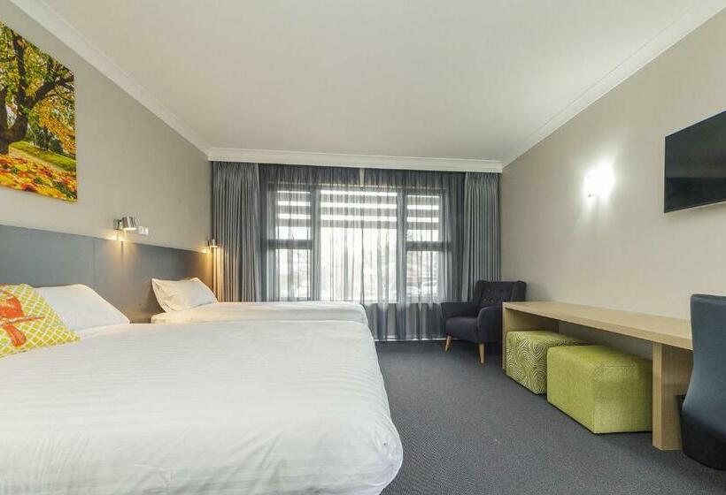 Семейный Номер, Club Cowra Motel