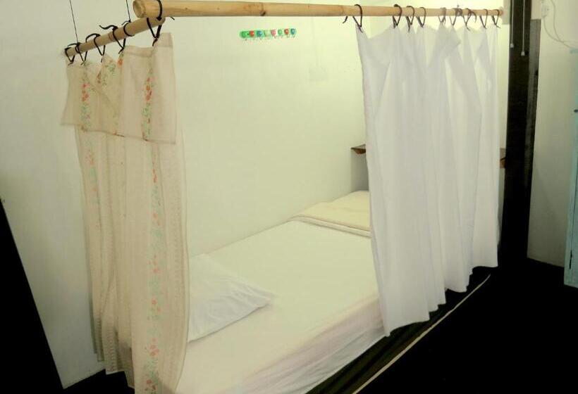 Кровать в Общей Комнате, Pangkor Guesthouse Spk