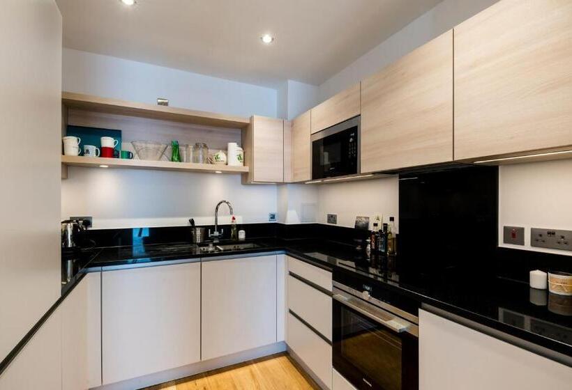 آپارتمان لوکس 1 خوابه, Bright Portobello Apt With Floor To Ceiling Views