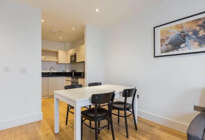 آپارتمان لوکس 1 خوابه, Bright Portobello Apt With Floor To Ceiling Views