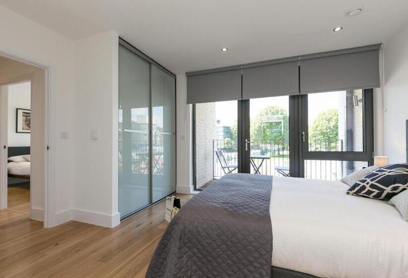 آپارتمان لوکس 2 خوابه, Bright Portobello Apt With Floor To Ceiling Views