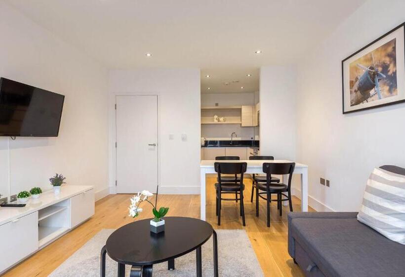 آپارتمان لوکس 1 خوابه, Bright Portobello Apt With Floor To Ceiling Views