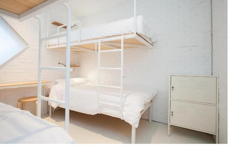 Кровать в Общей Комнате, Mir Guesthouse