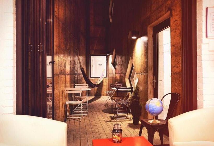 Номер Стандарт Четырехместный Совместный Санузел, Mir Guesthouse