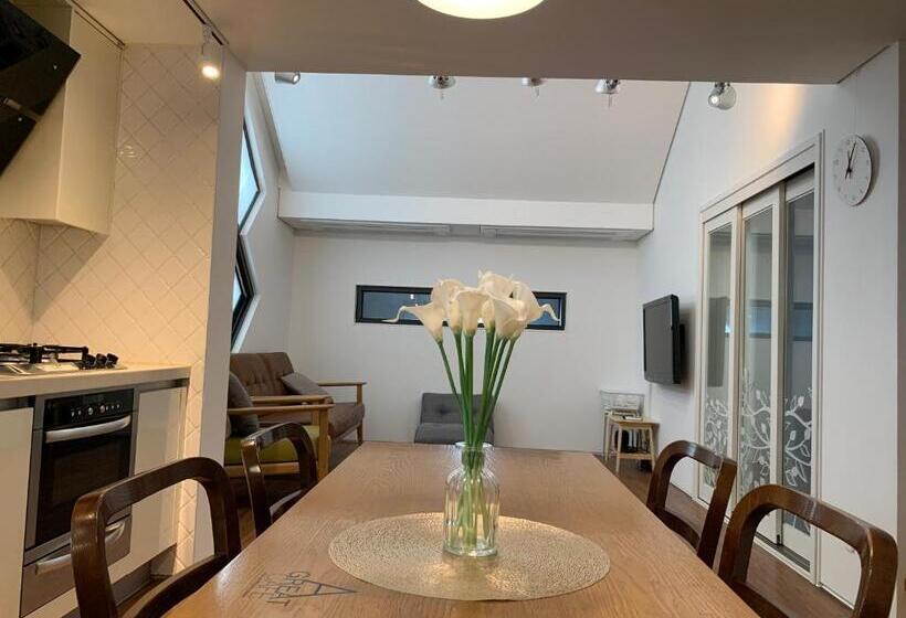 Апартаменты 3 Спальни, Mir Guesthouse