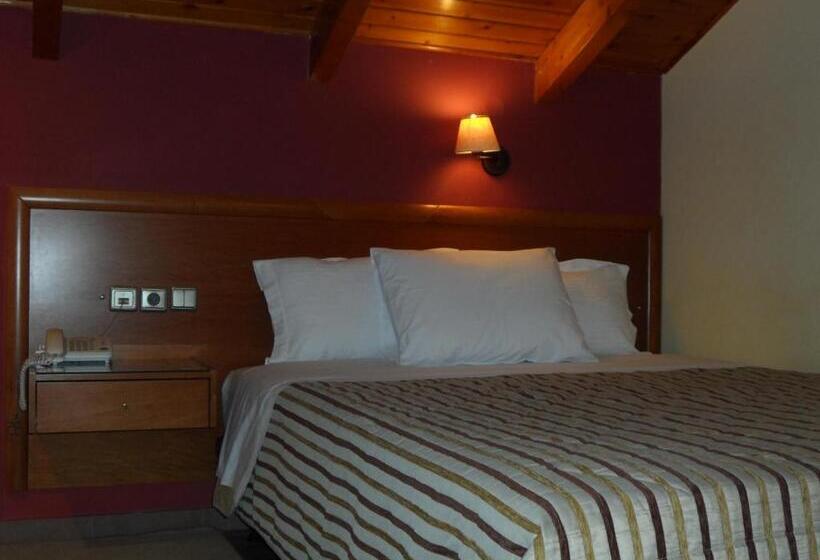 Трехместный Номер Superior, Prigipikon Suites And Sofites