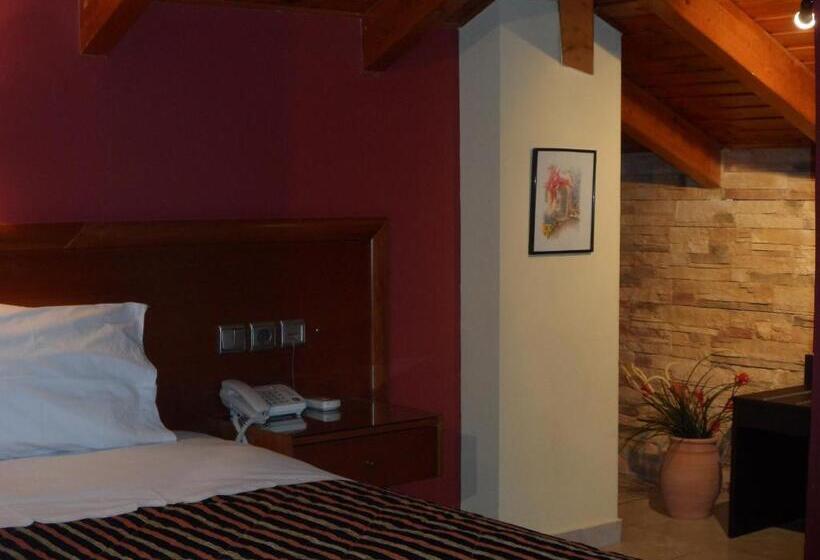 Трехместный Номер Superior, Prigipikon Suites And Sofites