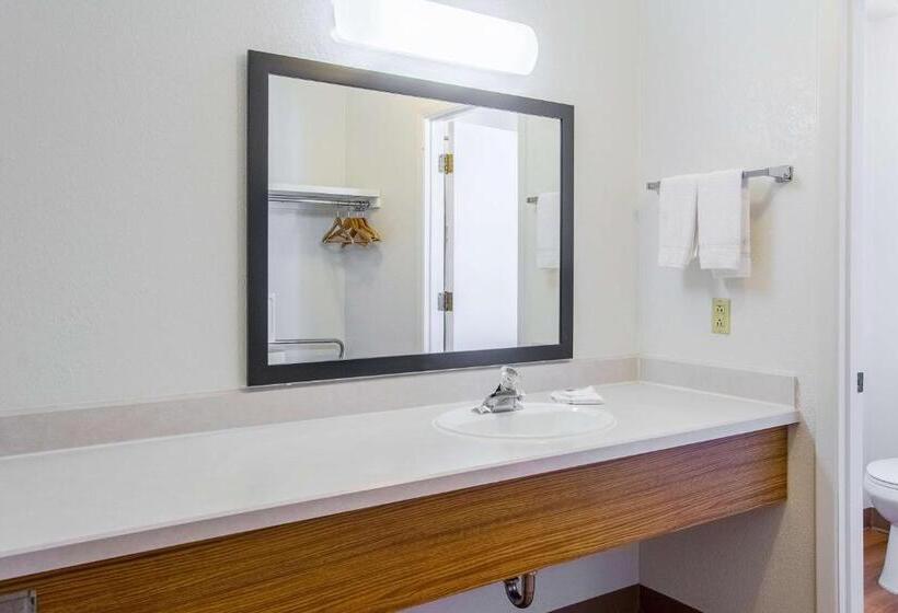 Номер Стандарт, Motel 6 Madras, Or