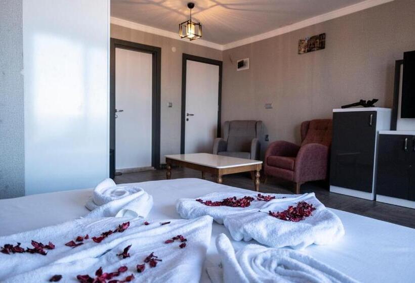 اتاق لوکس با بالکن و چشم‌انداز دریا, Stone House Buti̇k Otel