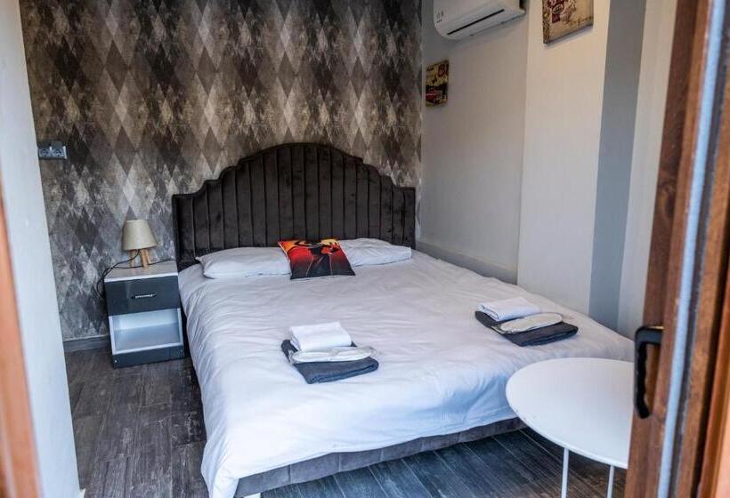 اتاق استاندارد با چشم‌انداز استخر, Stone House Buti̇k Otel