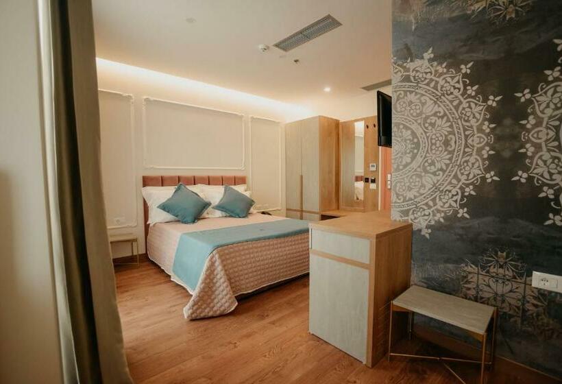 家庭间, Martiness Hotel Durres