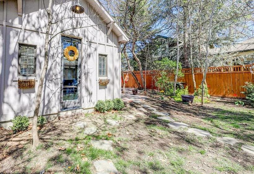 استودیوی استاندارد, Pueblo Street Tiny Home