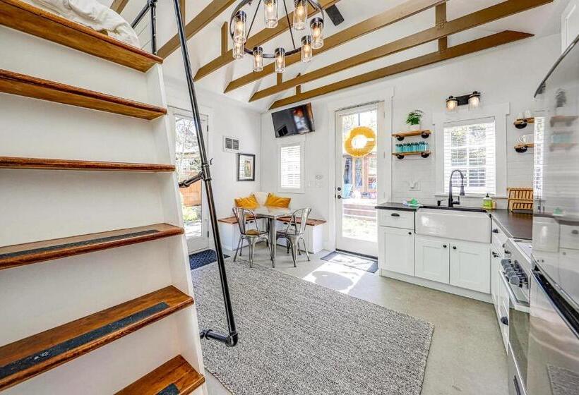 استودیوی استاندارد, Pueblo Street Tiny Home