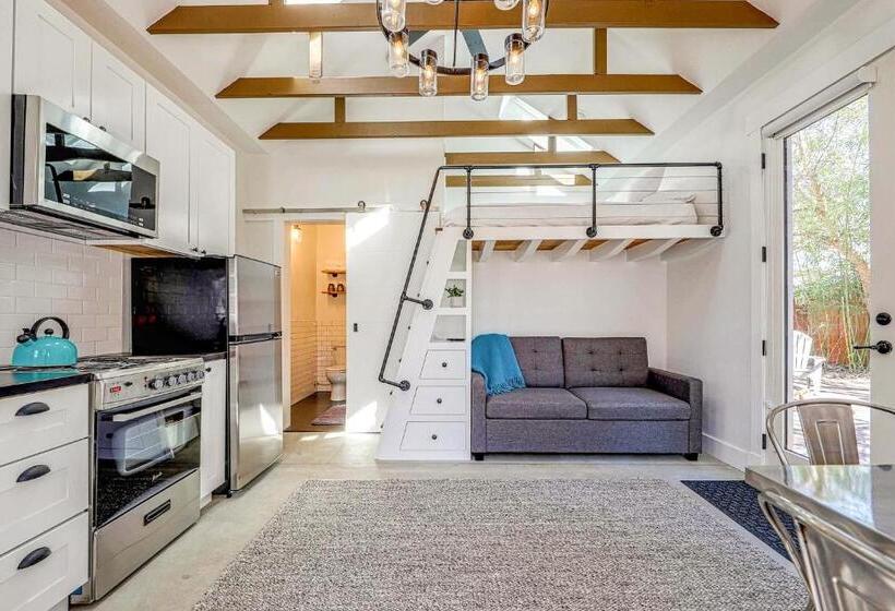 استودیوی استاندارد, Pueblo Street Tiny Home