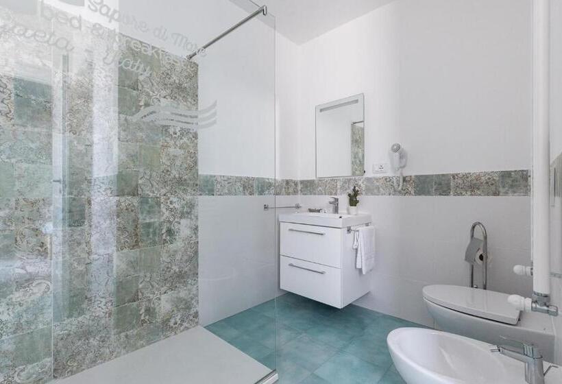 اتاق لوکس با بالکن, B&b Sapore Di Mare
