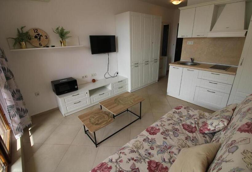 Студио Стандарт Вид на Бассейн, Menada Apartments In Cascadas