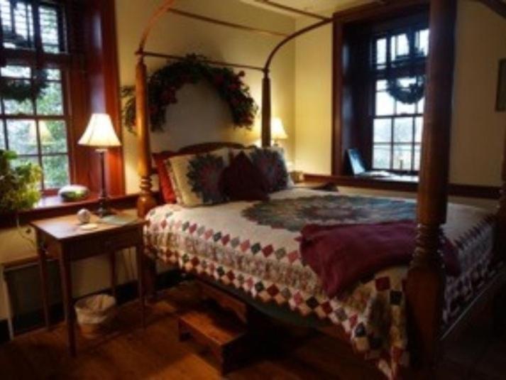 标准三人间, Brownstone Colonial Inn