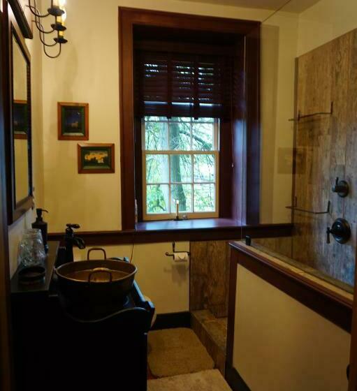 高品质的四人房间, Brownstone Colonial Inn